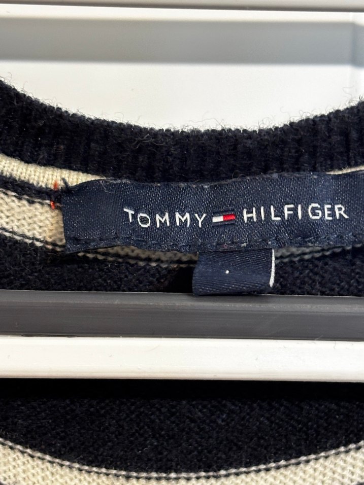 Tommy Hillfiger V Yakalı Lacivert Beyaz Çizgili Kadın Kazak - Görsel 2