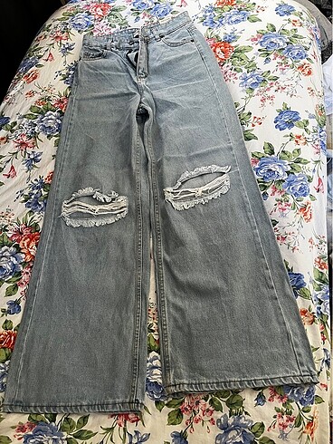 Yırtık detay jean