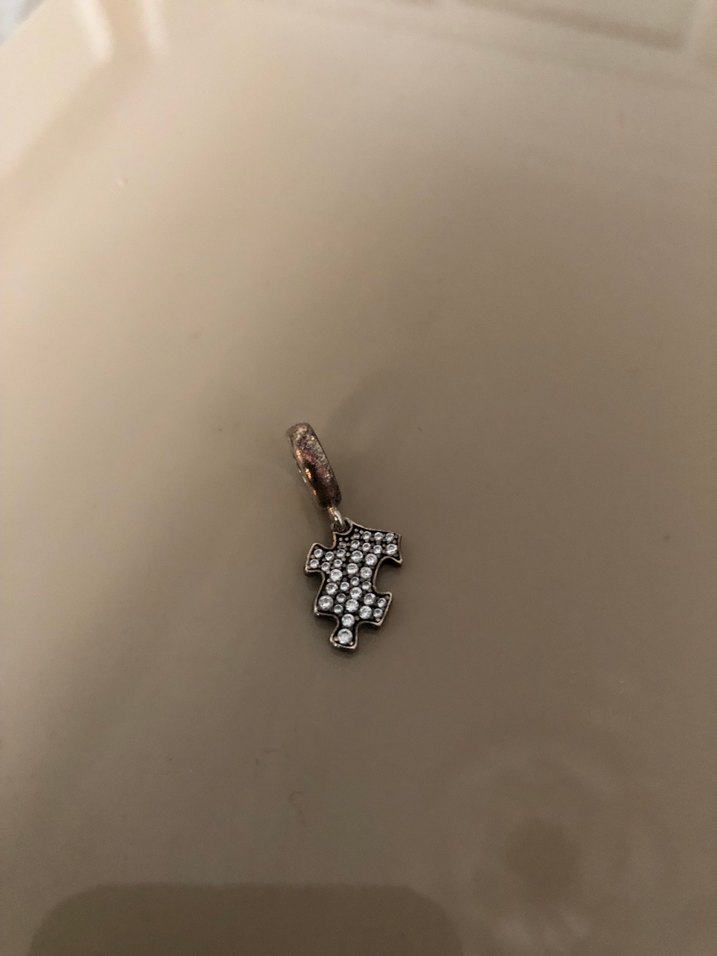 Renkli Taşlı Puzzle Figürlü Kadın Charm - Görsel 2