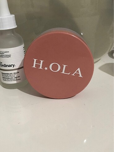Huda Beauty Pembe Pudra
