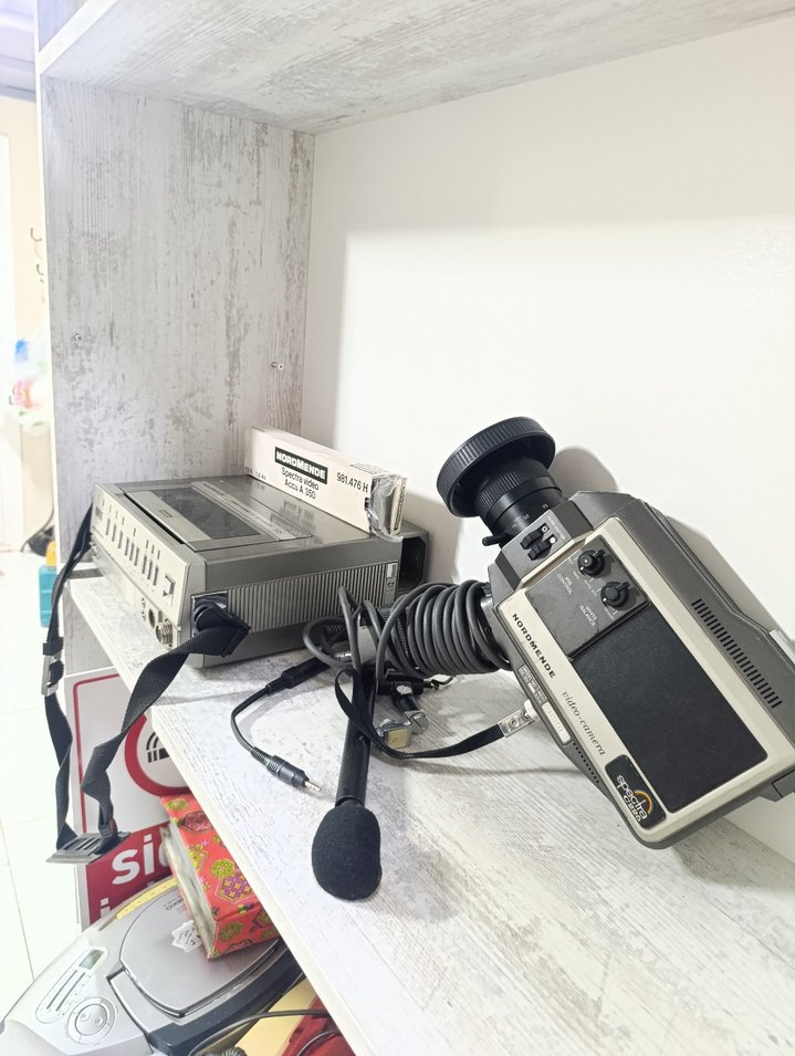 Gri Vintage Nortmende Video Kamera ve Ekipmanları - Görsel 4