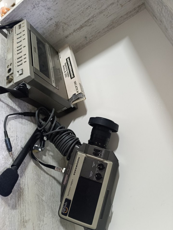 Gri Vintage Nortmende Video Kamera ve Ekipmanları - Görsel 3