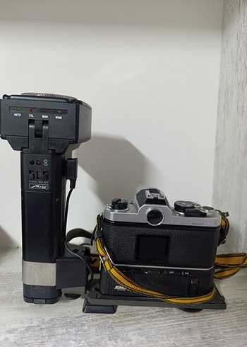 Nikon Siyah Filmli Fotoğraf Makinesi ve Flaş - Görsel 4