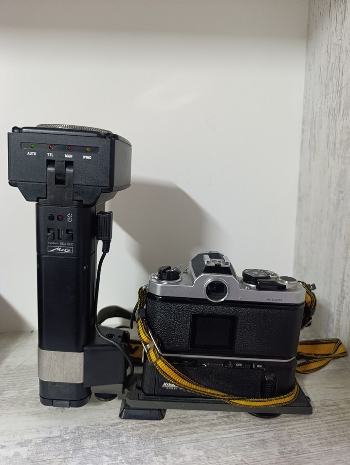 Nikon Siyah Filmli Fotoğraf Makinesi ve Flaş - Görsel 4