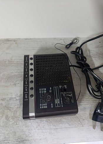 Siyah Masaüstü Radyo ve Alarm Saati - Görsel 3