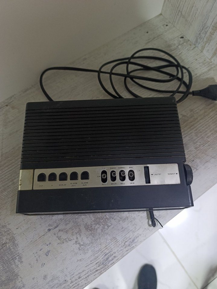 Siyah Masaüstü Radyo ve Alarm Saati - Görsel 5