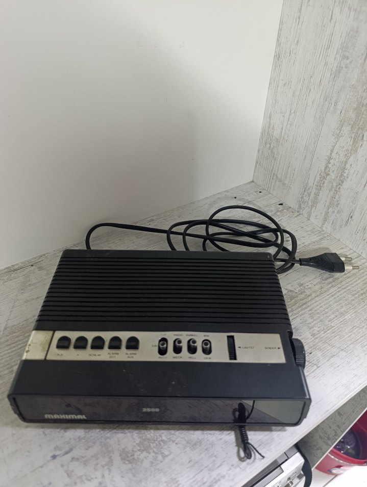 Siyah Masaüstü Radyo ve Alarm Saati - Görsel 4