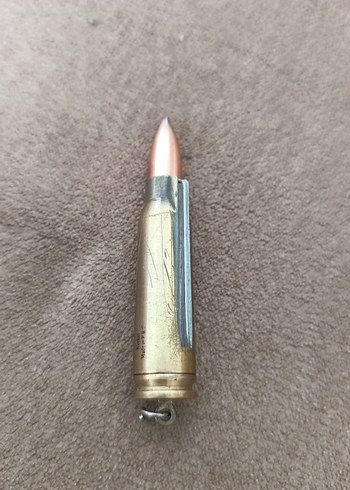 Gri ve Bej Tonlarda Tasarım Kibrit Çakmak