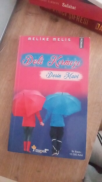 Deli Kırmızı Derin Mavi
