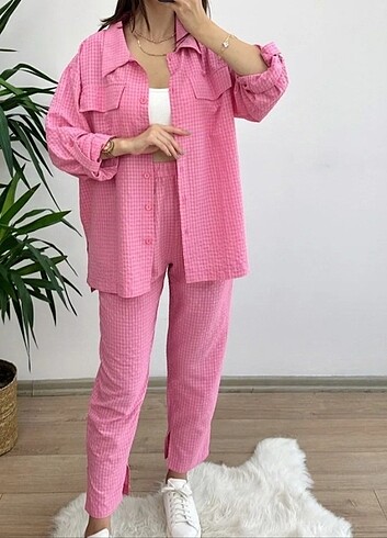 Açık pembe pötikareli takım