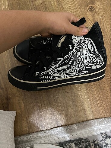 38,5 Beden Converse ayakkabı