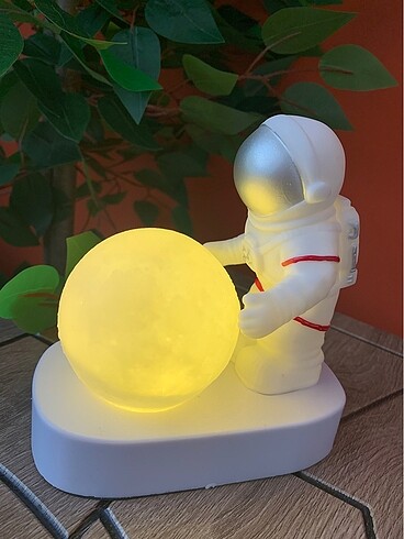 Astronot gece lambası