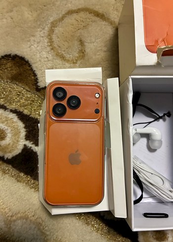 Turuncu iPhone 17 Pro Max mini ve Kulaklık - Görsel 5