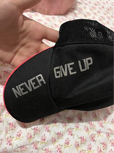 Never give up fileli şapka