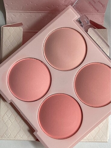 Beden Dasique Blending Mood Cheek Ice Cream Edition
