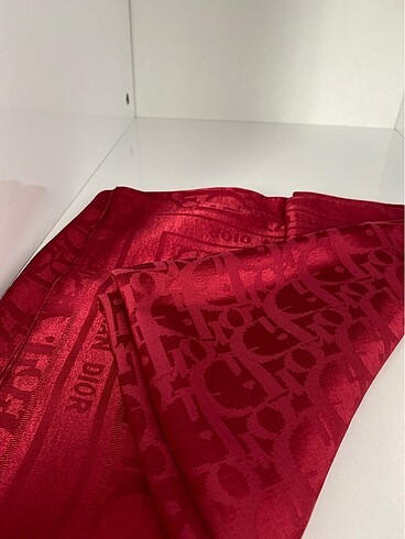 Dior büyük eşarp