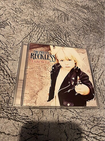 The Pretty Reckless - Light Me Up CD