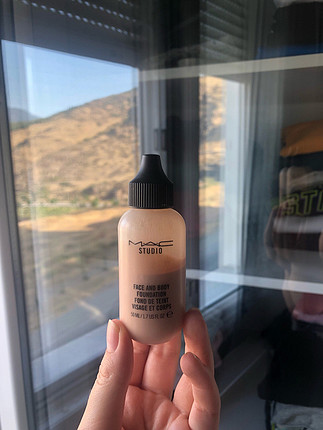 universal Beden Mac Face&Body; Foundation