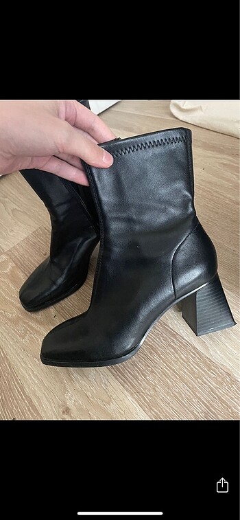 37 Beden Stradivarius topuklu bot