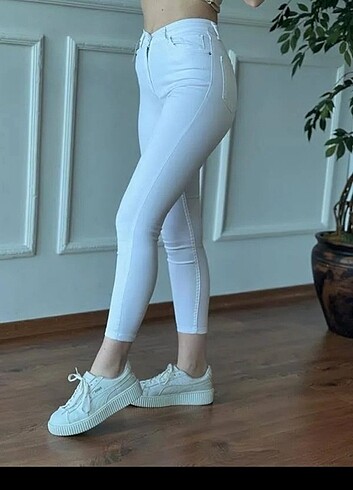 AMBAR JEAN