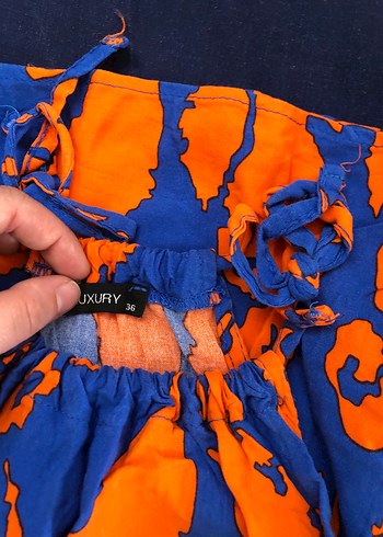 Düğmeli Bağcıklı Midi Batik Desen elbise
