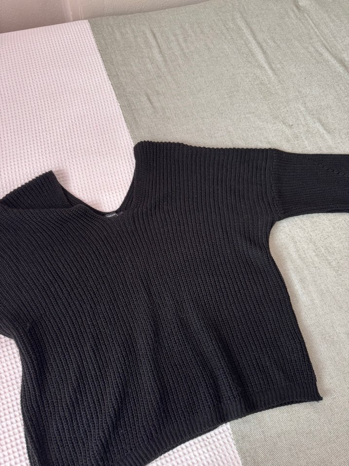 Siyah V Yaka Kadın Salaş Triko - Görsel 4