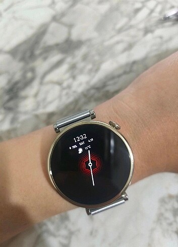 Beden HUAWEİ GT4 41 MM GÜMÜŞ KAYIŞ 1 YIL GARANTİSİ DEVAM EDİYOR
