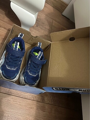 25 Beden Skechers çocuk spor ayakkabı
