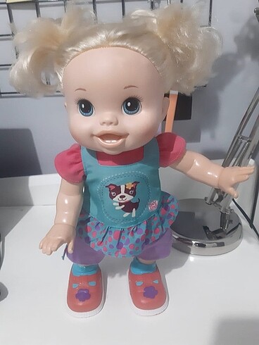 Yürüyen konuşan bebek baby alive