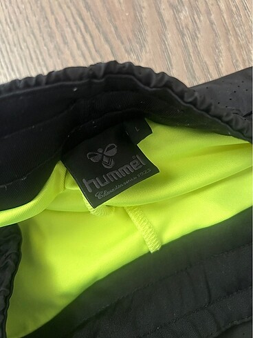 l Beden Hummel sporcu şortu