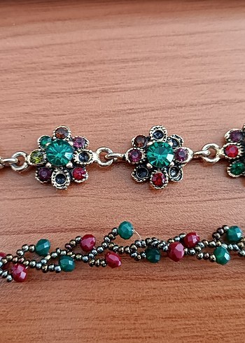 Çiçek Desenli Renkli Boncuklu Bileklik - Görsel 2