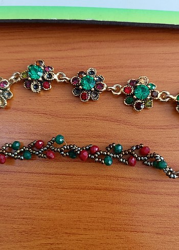 Çiçek Desenli Renkli Boncuklu Bileklik - Görsel 3