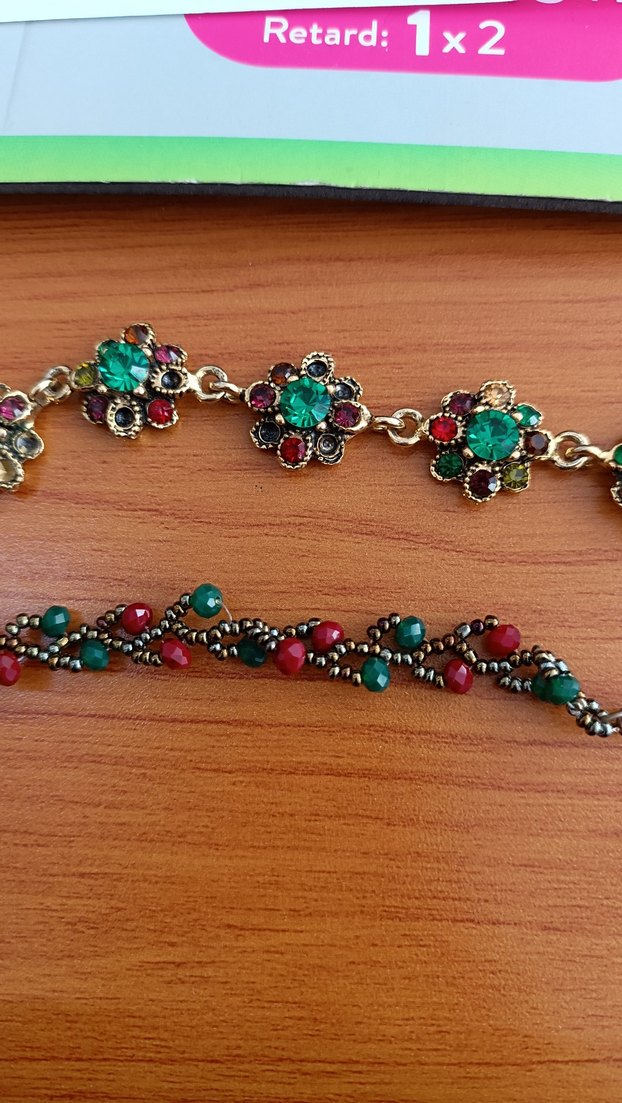 Çiçek Desenli Renkli Boncuklu Bileklik - Görsel 3