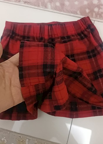Kırmızı Pileli Ekose Mini Şort - Görsel 4