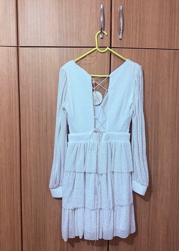 V Yaka Kat Kat Beyaz Elbise - Görsel 2