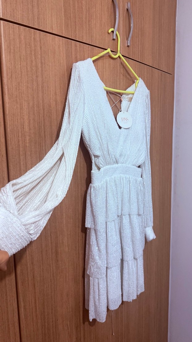 V Yaka Kat Kat Beyaz Elbise - Görsel 4