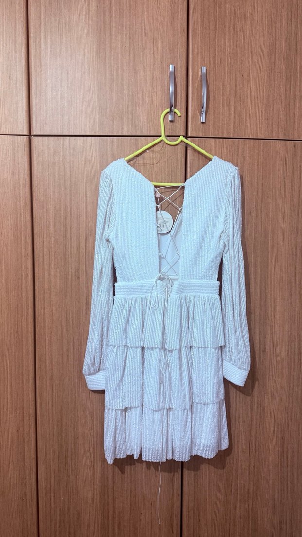 V Yaka Kat Kat Beyaz Elbise - Görsel 2