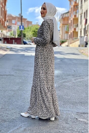 Diğer Eteği Büzgülü Kemerli Elbise Bej