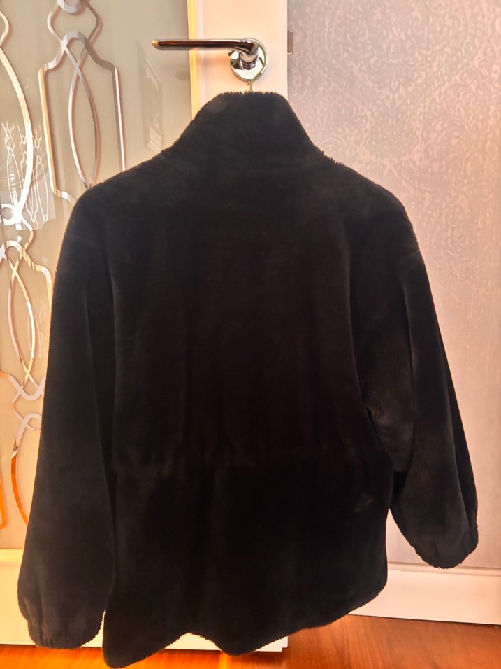 Siyah Yüksek Yakalı Kadın Peluş Mont - Görsel 2