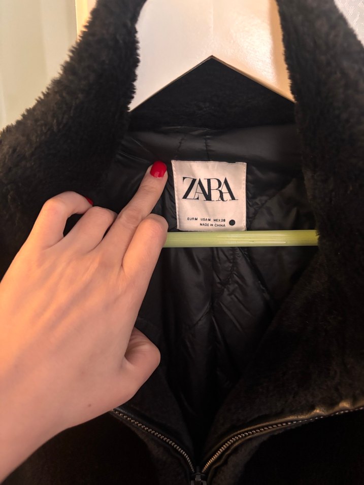 Siyah Yüksek Yakalı Kadın Peluş Mont - Görsel 4