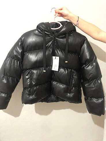Zara Mont