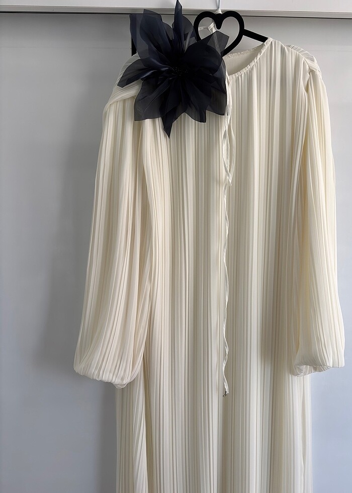 Pliseli elbise ekru - Görsel 3