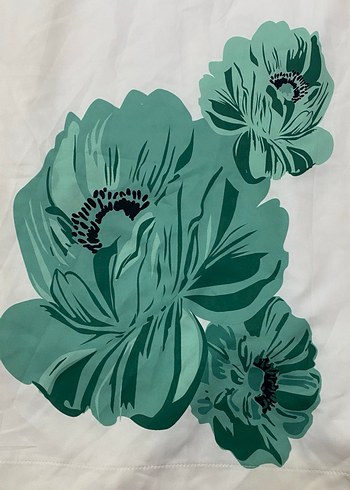 Beyaz Üzerine Yeşil Çiçek Desenli şık elbise - Görsel 2