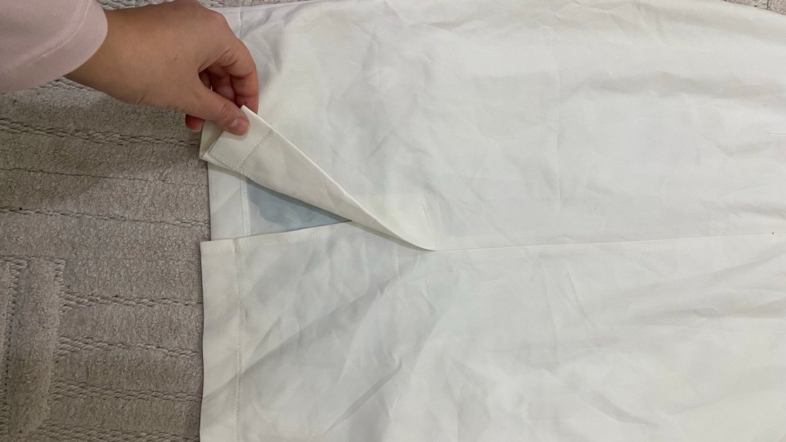 Beyaz Üzerine Yeşil Çiçek Desenli şık elbise - Görsel 4