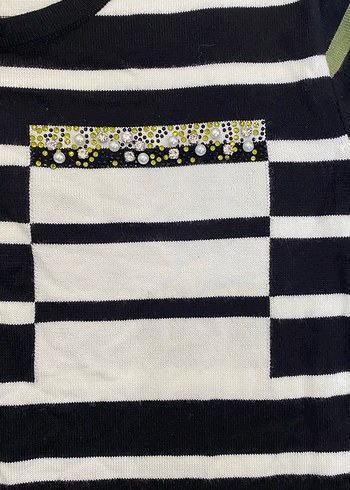 Beyaz Siyah Çizgili Kadın Tişört - Görsel 3