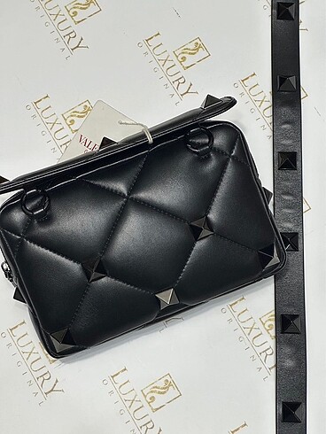  Beden siyah Renk Valentino Garavani Roman Stud Crossbody çanta