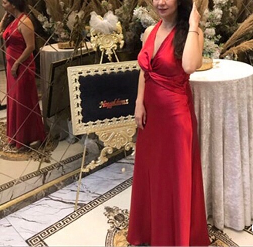 Kırmızı Saten Uzun Kolsuz Elbise