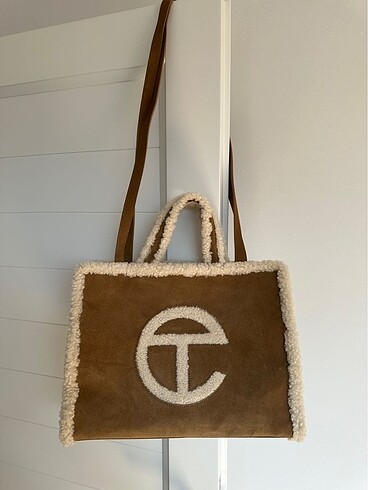 Ugg x Telfar medium çanta