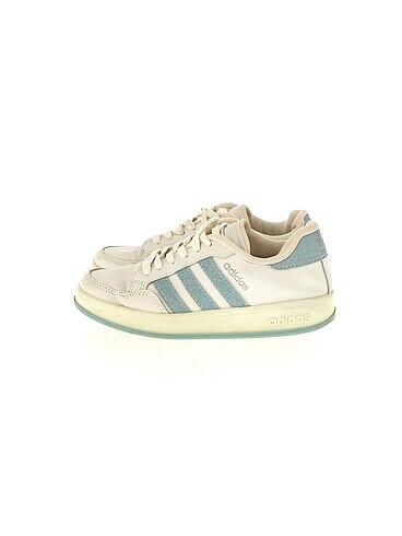 Adidas Spor Ayakkabı %70 İndirimli.