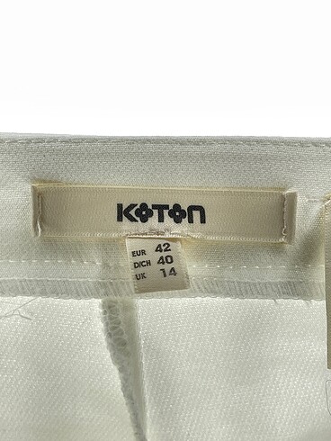 42 Beden beyaz Renk Koton Mini Şort %70 İndirimli.